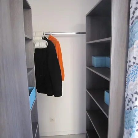 Cosy Flat アパート *